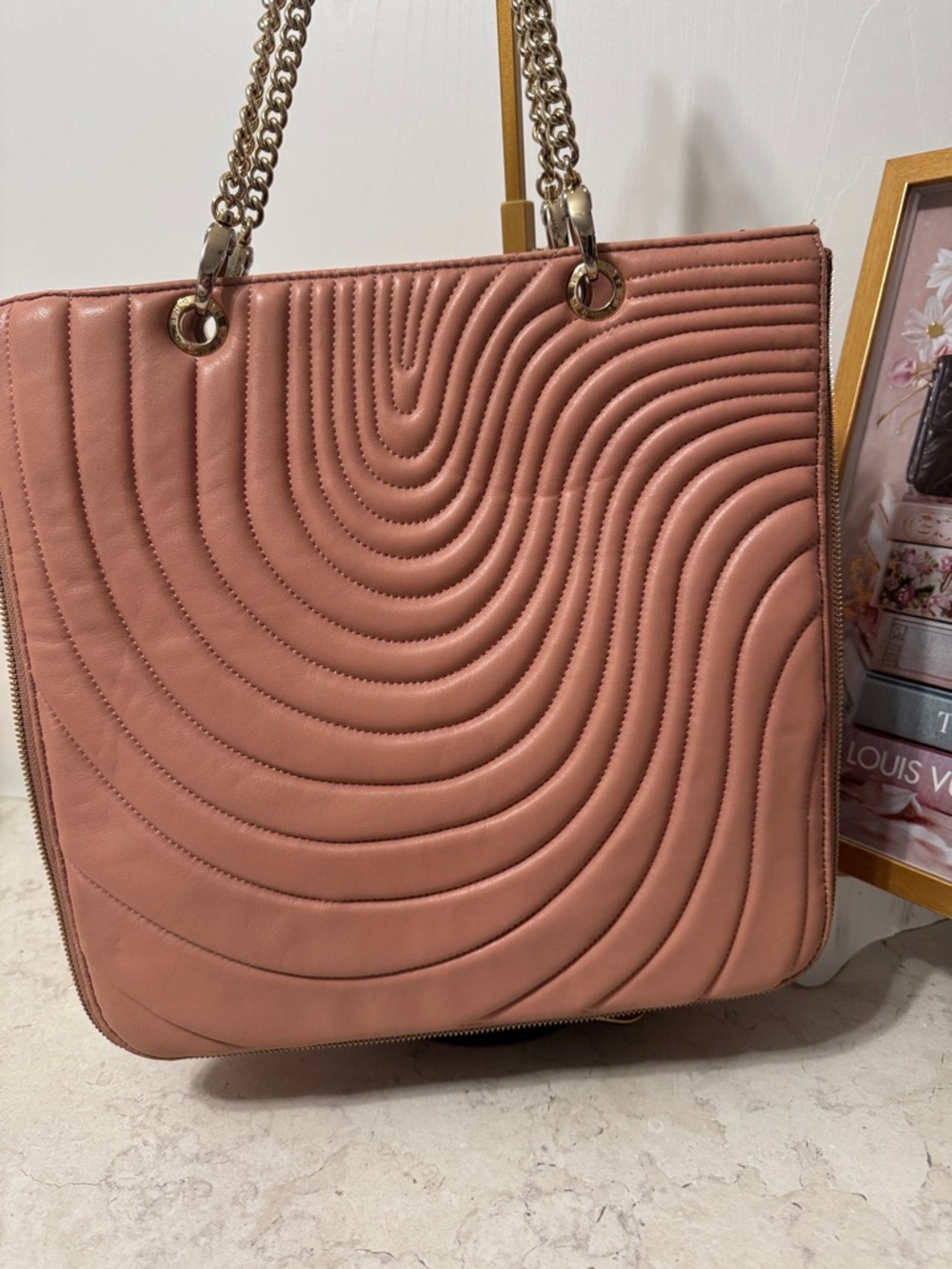 Henri Bendel blush pink 🩷 lambskin expandable chain tote with COA - Picture 5 of 15